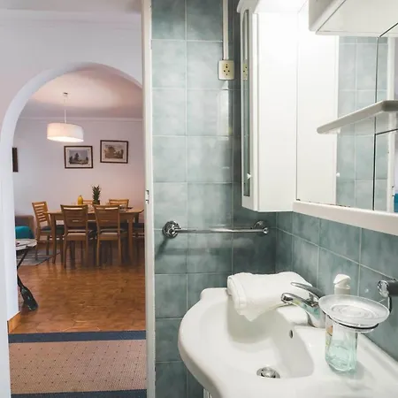 49 - Tiago's Surf House Апартаменты Атогиа-да-Балейя